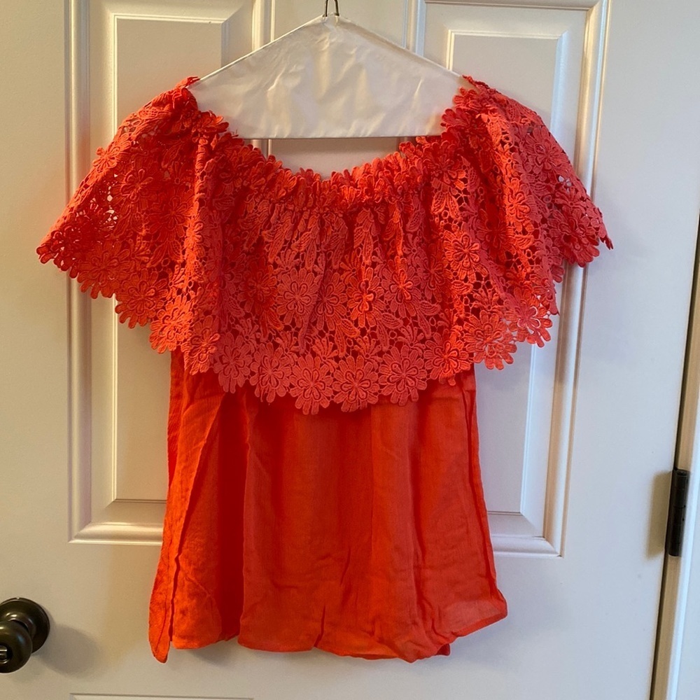 Entro sleeveless top with lace detail